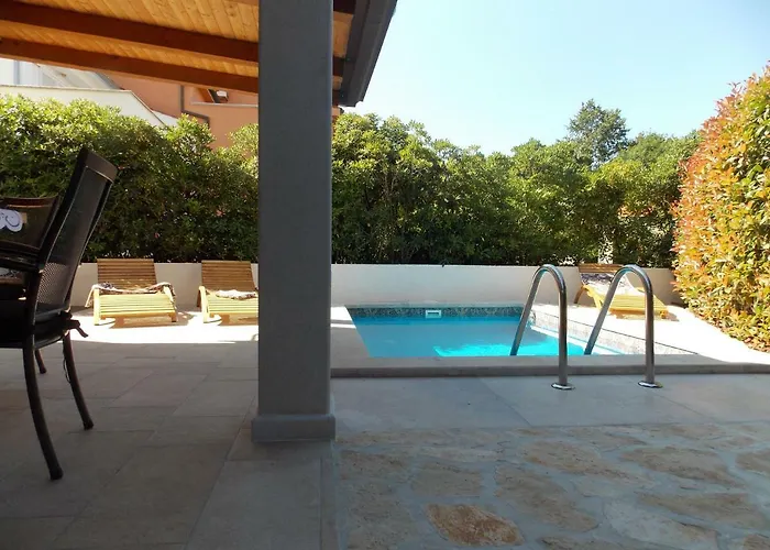 アパート With Private Pool ニヴィーチェ